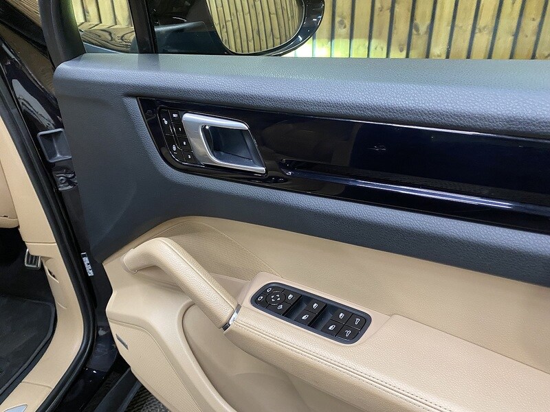 Used Porsche Cayenne 2018 for sale - 77543596: Photo 41