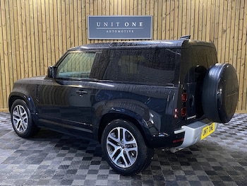 Used Land Rover Defender 90 2022 for sale - 77337603: Photo
