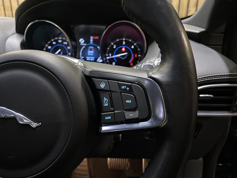 Used Jaguar F-Pace 2016 for sale - 76821328: Photo 30