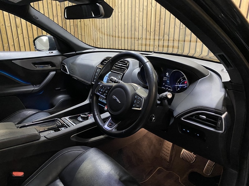 Used Jaguar F-Pace 2016 for sale - 76821328: Photo 44