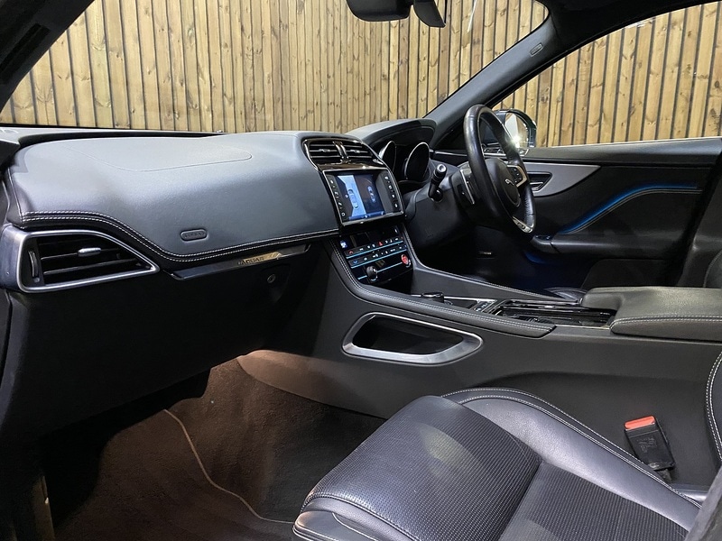 Used Jaguar F-Pace 2016 for sale - 76821328: Photo 62