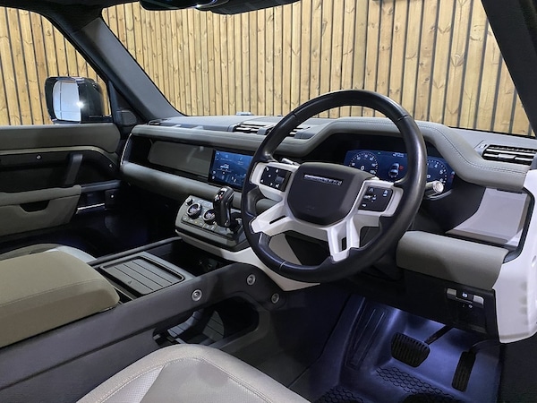 Used Land Rover Defender 90 2021 for sale - 76253238: Photo 31