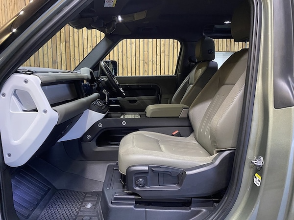 Used Land Rover Defender 90 2021 for sale - 76253238: Photo 40