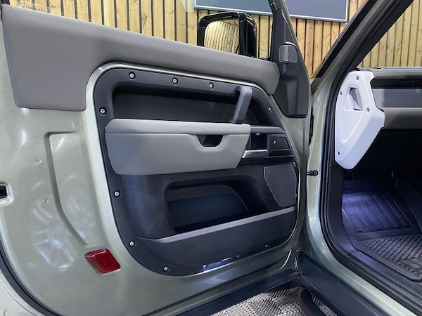 Used Land Rover Defender 90 2021 for sale - 76253238: Photo 45