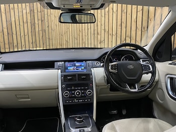 Used Land Rover Discovery Sport 2021 for sale - 77947078: Photo