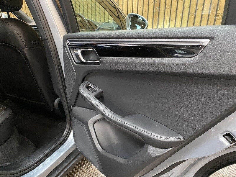 Used Porsche Macan 2020 for sale - 75897316: Photo 45