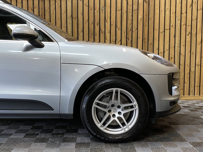 Used Porsche Macan 2020 for sale - 75897316: Photo 51