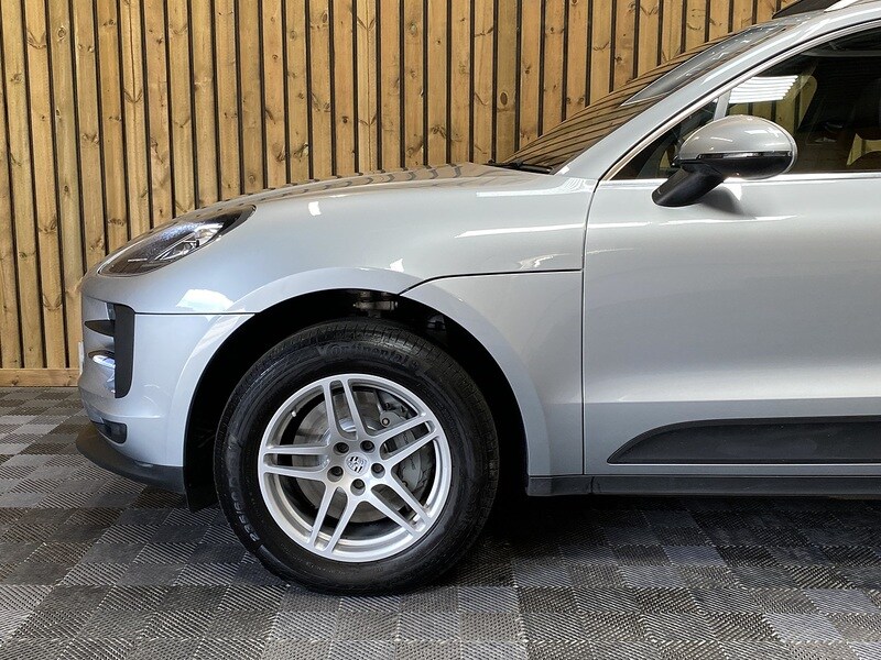 Used Porsche Macan 2020 for sale - 75897316: Photo 53