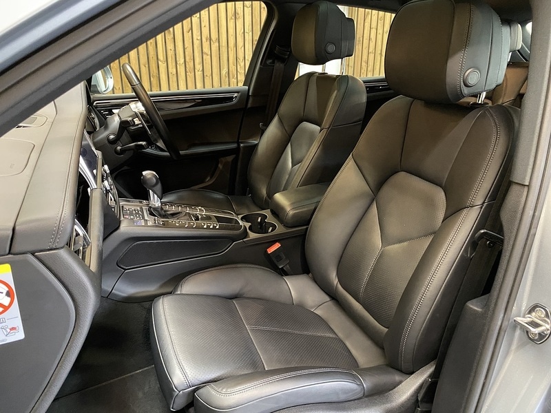 Used Porsche Macan 2020 for sale - 75897316: Photo 54