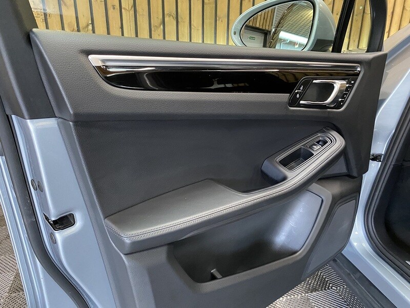 Used Porsche Macan 2020 for sale - 75897316: Photo 61