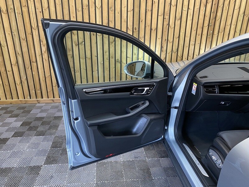 Used Porsche Macan 2020 for sale - 75897316: Photo 62