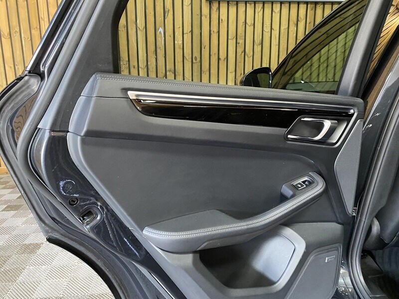 Used Porsche Macan 2019 for sale - 75849859: Photo 47