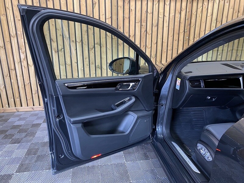 Used Porsche Macan 2019 for sale - 75849859: Photo 55