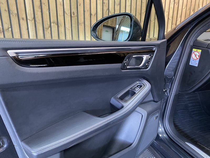 Used Porsche Macan 2019 for sale - 75849859: Photo 60