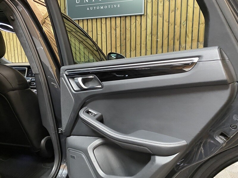 Used Porsche Macan 2019 for sale - 75849859: Photo 64