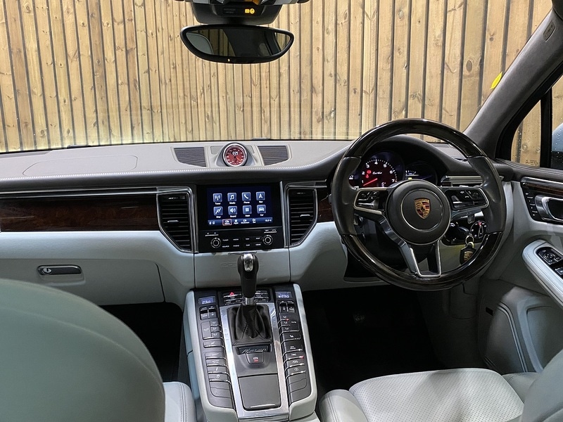 Used Porsche Macan 2018 for sale - 76798819: Photo 4