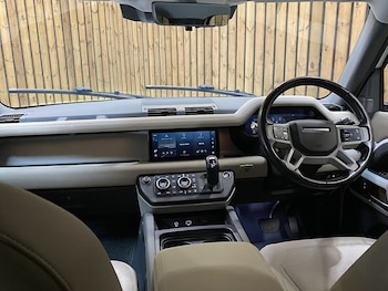 Used Land Rover Defender 110 2022 for sale - 75593784: Photo