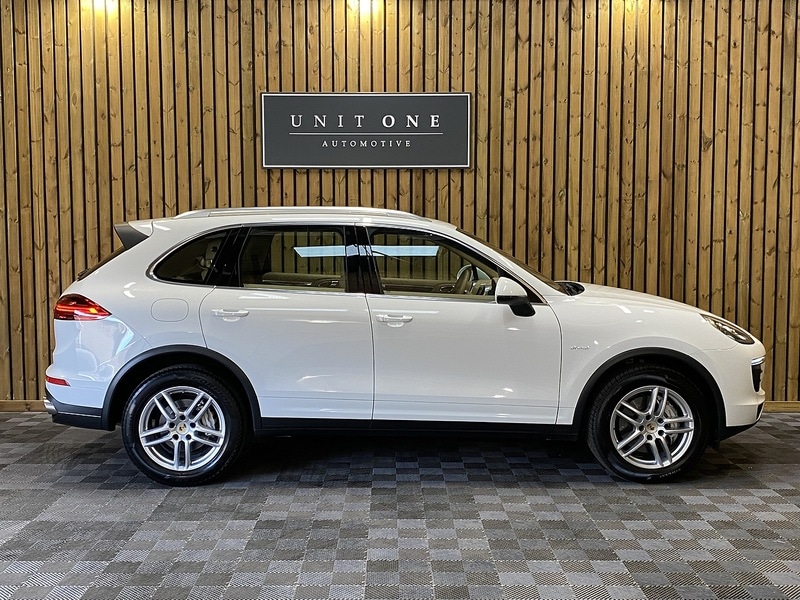 Used Porsche Cayenne 2016 for sale - 76352999: Photo 2