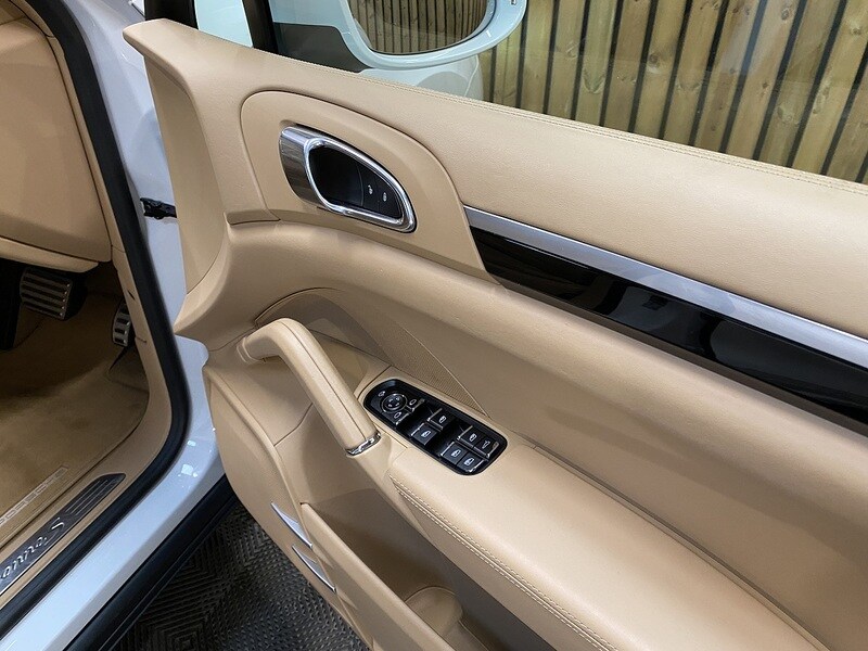 Used Porsche Cayenne 2016 for sale - 76352999: Photo 41