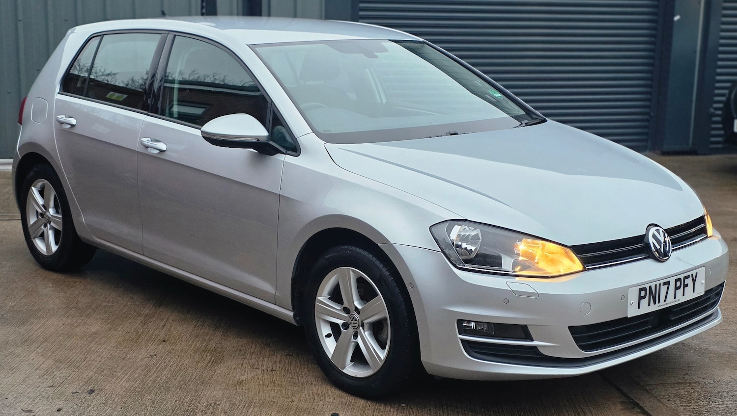 Used Volkswagen Golf 2017 for sale - 76972108: Photo 1