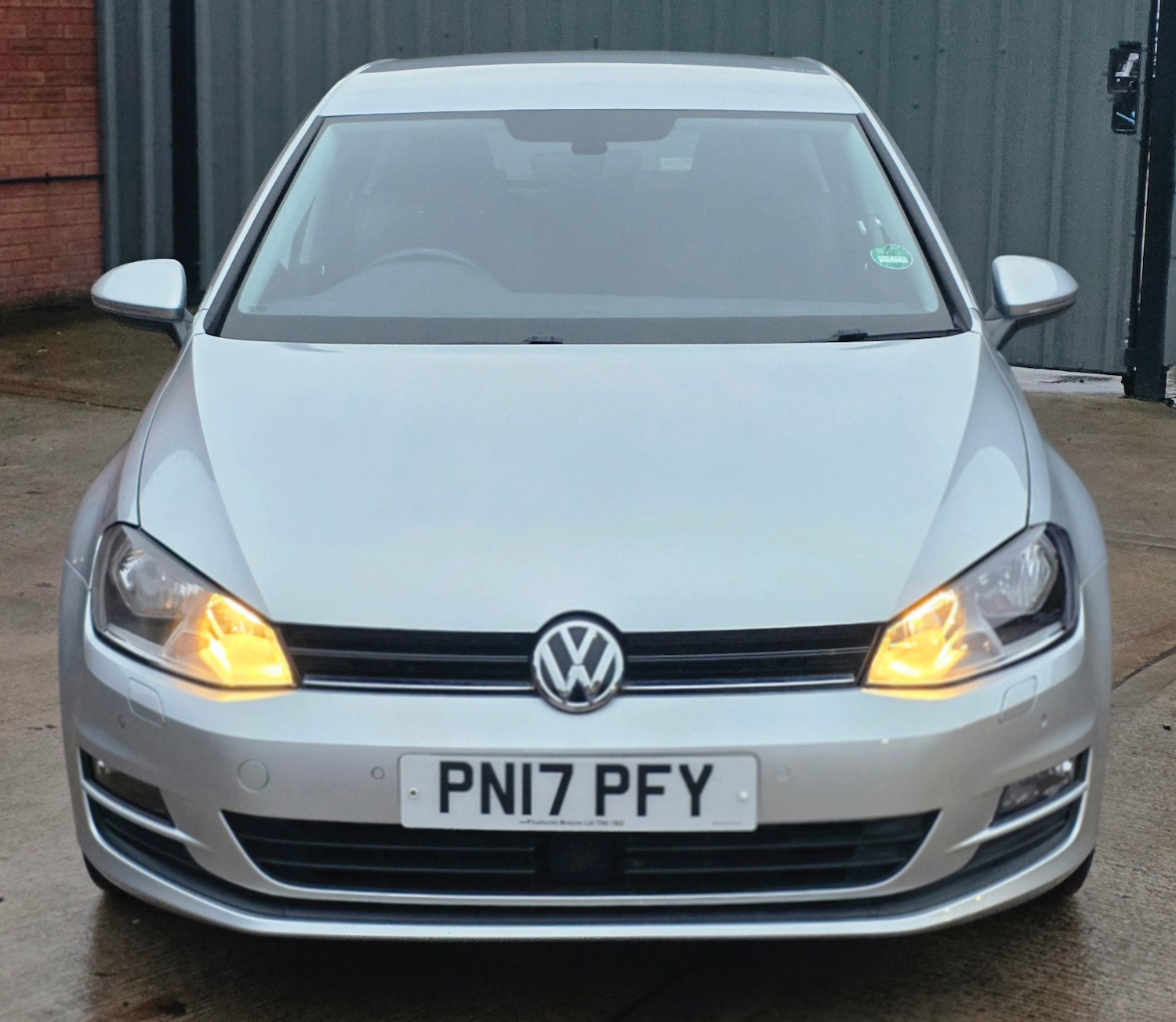 Used Volkswagen Golf 2017 for sale - 76972108: Photo 2