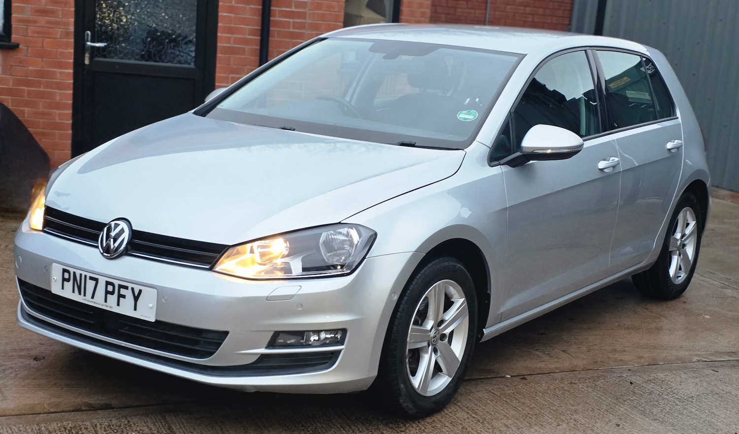 Used Volkswagen Golf 2017 for sale - 76972108: Photo 3