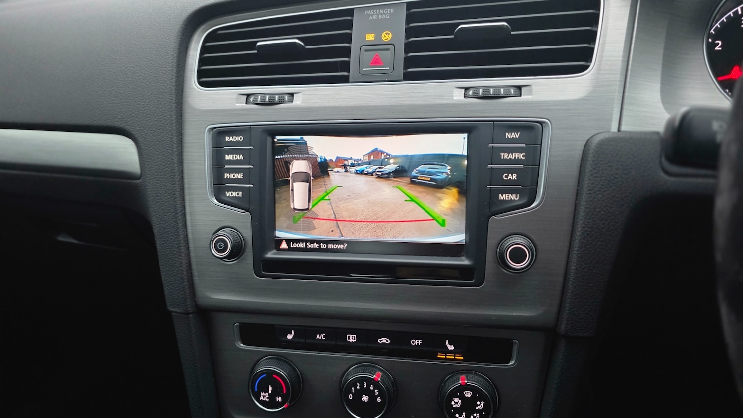 Used Volkswagen Golf 2017 for sale - 76972108: Photo 9