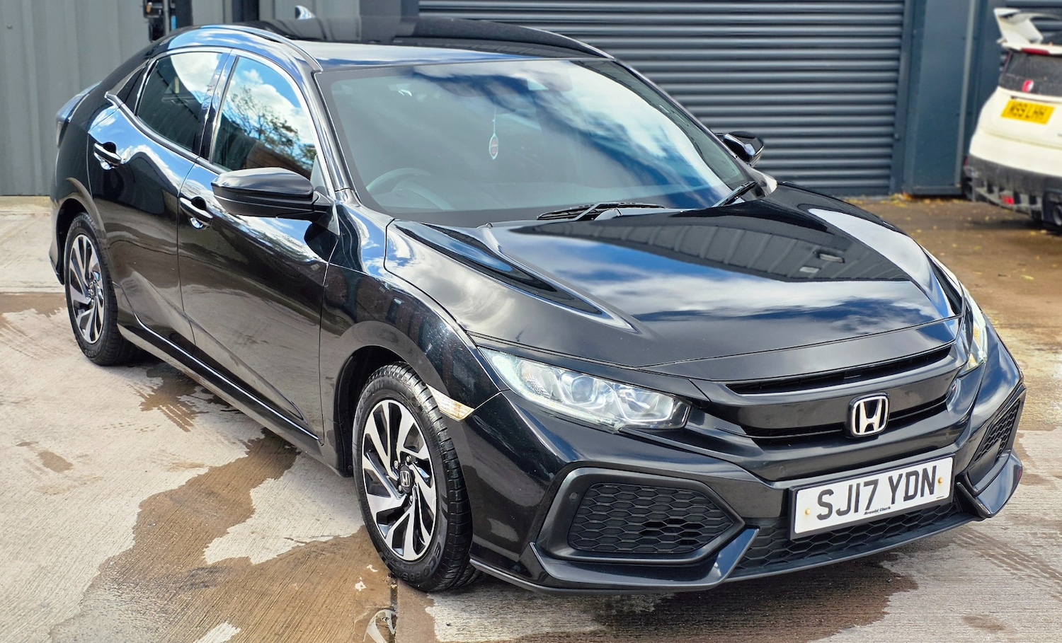 Used Honda Civic 2017 for sale - 76382863: Photo 1