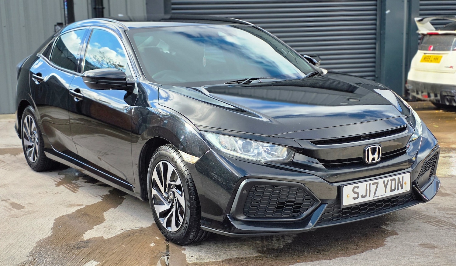 Used Honda Civic 2017 for sale - 76382863: Photo 2