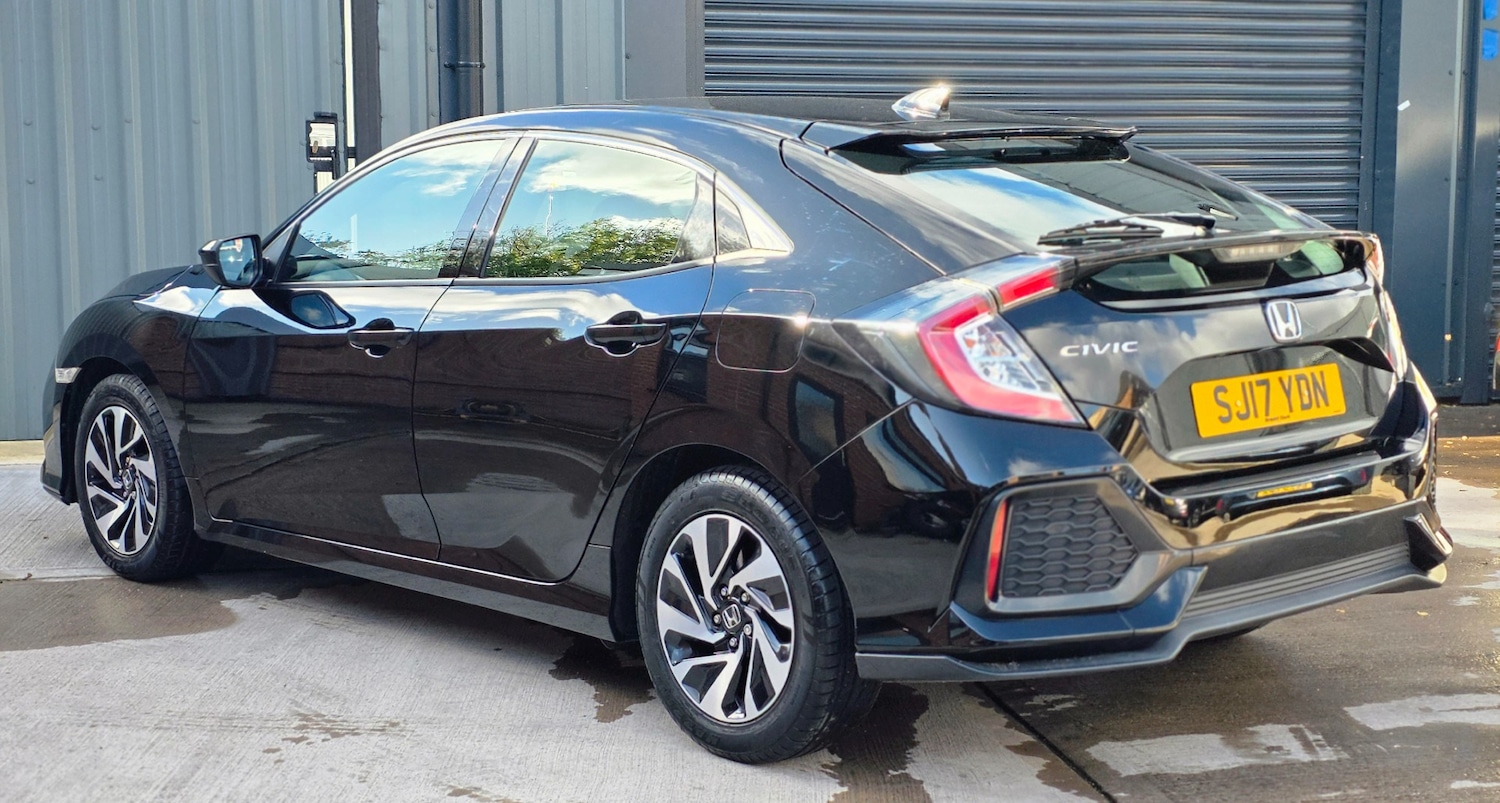 Used Honda Civic 2017 for sale - 76382863: Photo 7