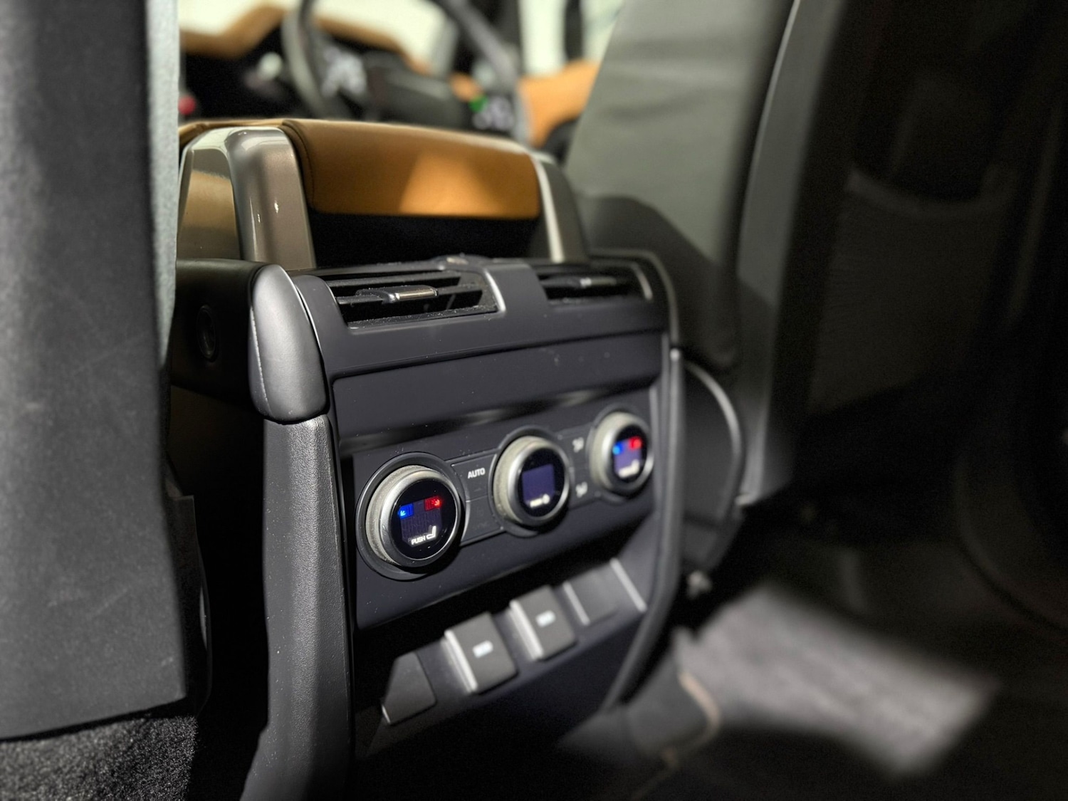 Used Land Rover Defender 2023 for sale - 78018654: Photo 18