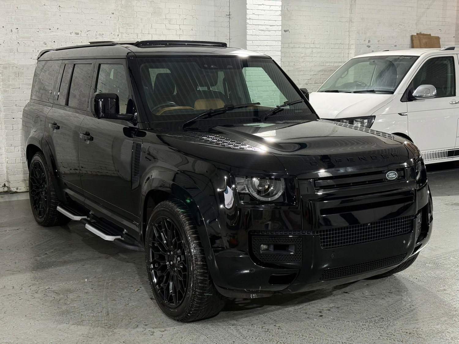 Used Land Rover Defender 2023 for sale - 78018654: Photo 2