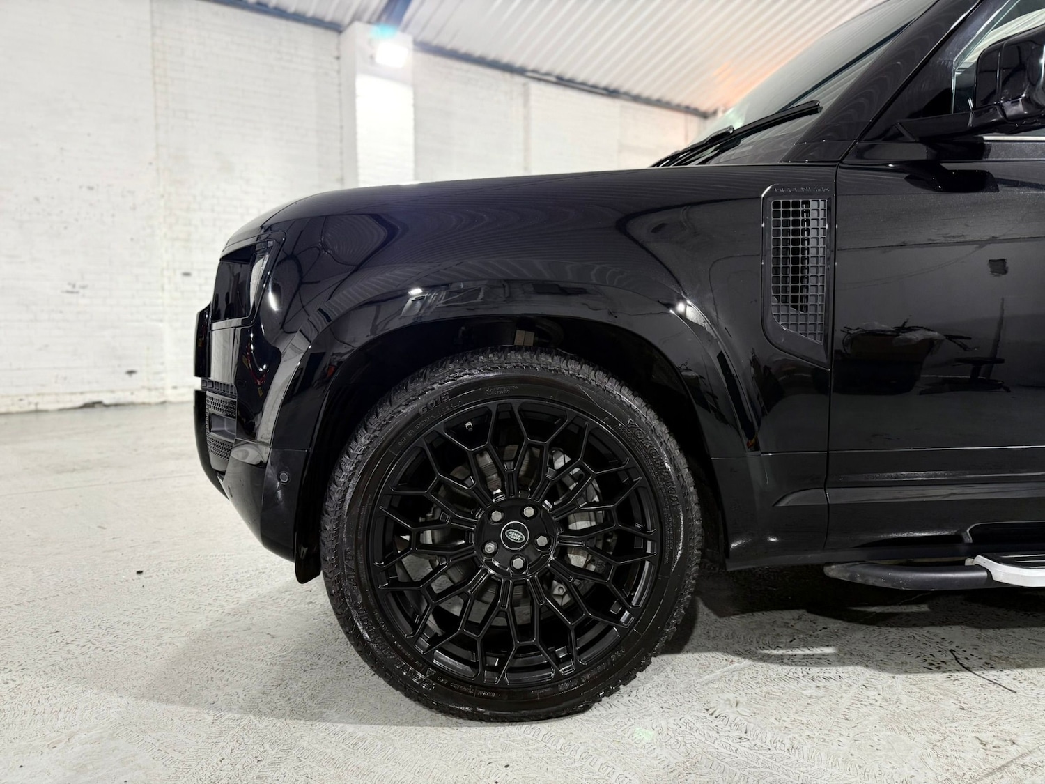 Used Land Rover Defender 2023 for sale - 78018654: Photo 6