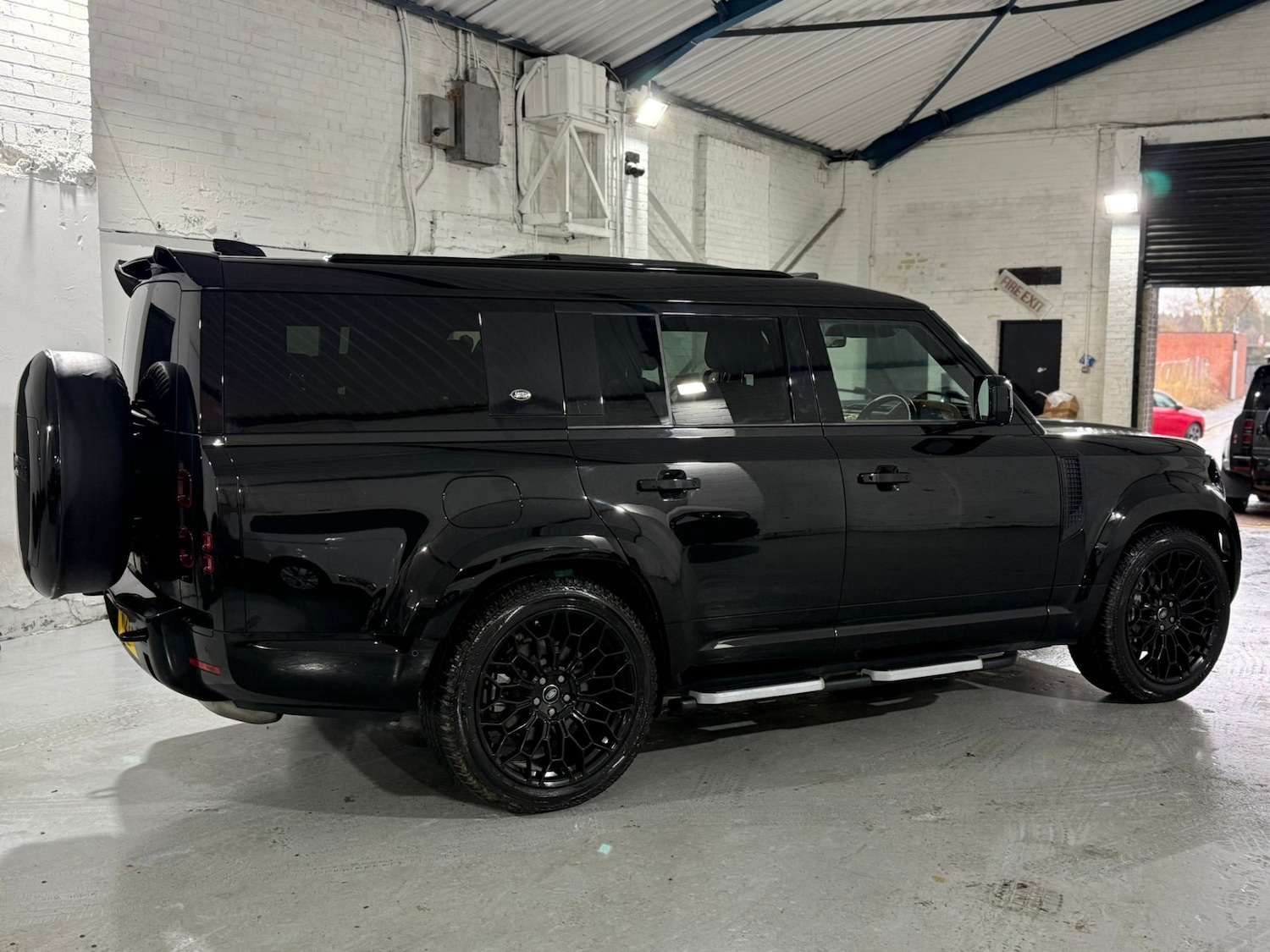 Used Land Rover Defender 2023 for sale - 78018654: Photo 7