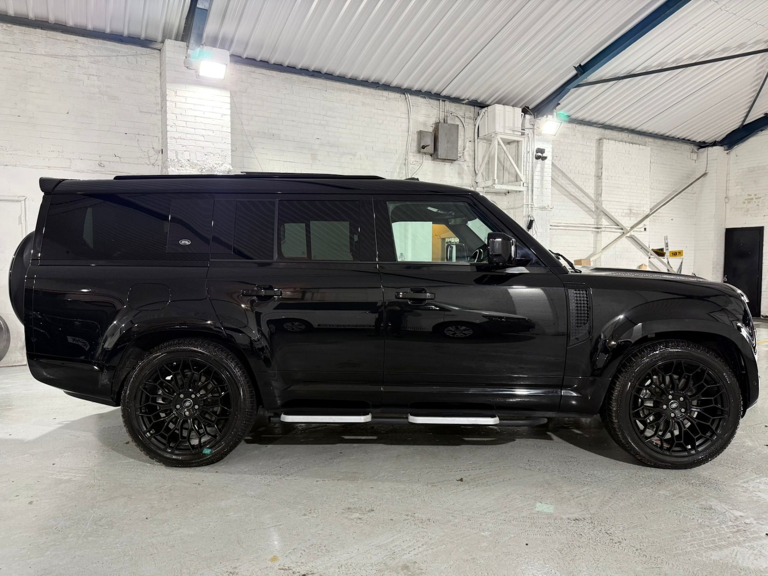 Used Land Rover Defender 2023 for sale - 78018654: Photo 8