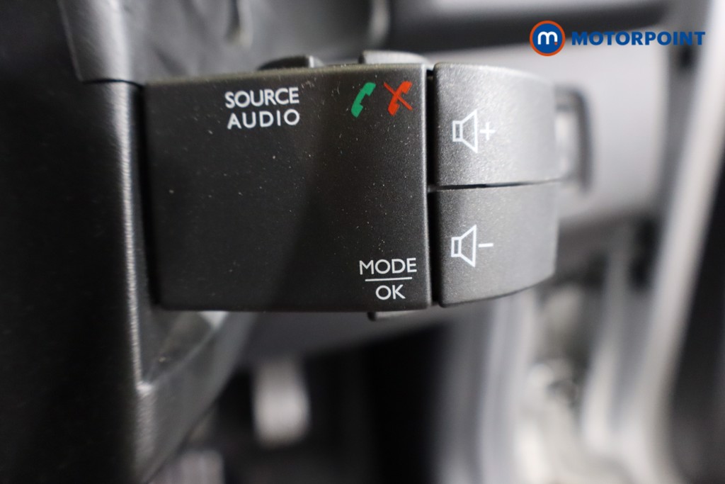 Used Renault Clio 2018 for sale - 76774379: Photo 25