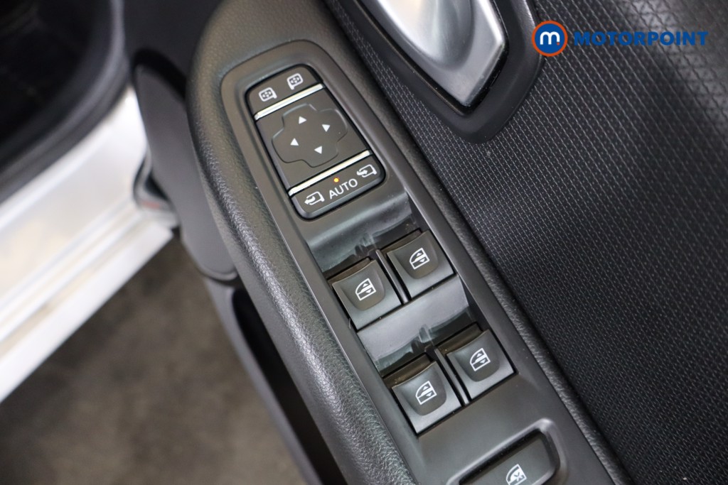 Used Renault Clio 2018 for sale - 76774379: Photo 27