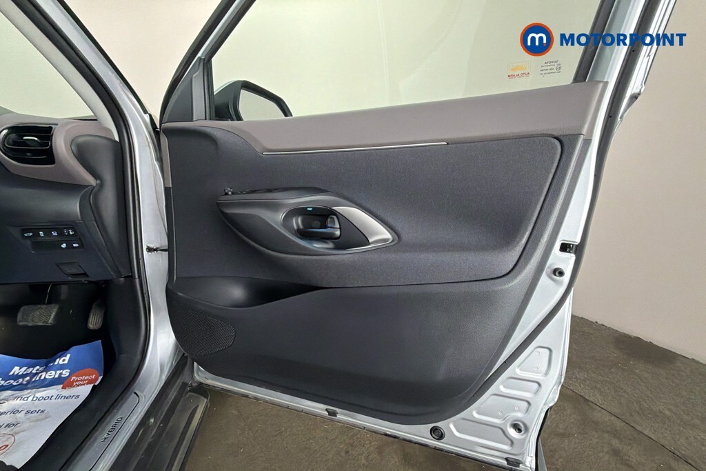 Used Toyota Yaris Cross 2023 for sale - 77989359: Photo 24