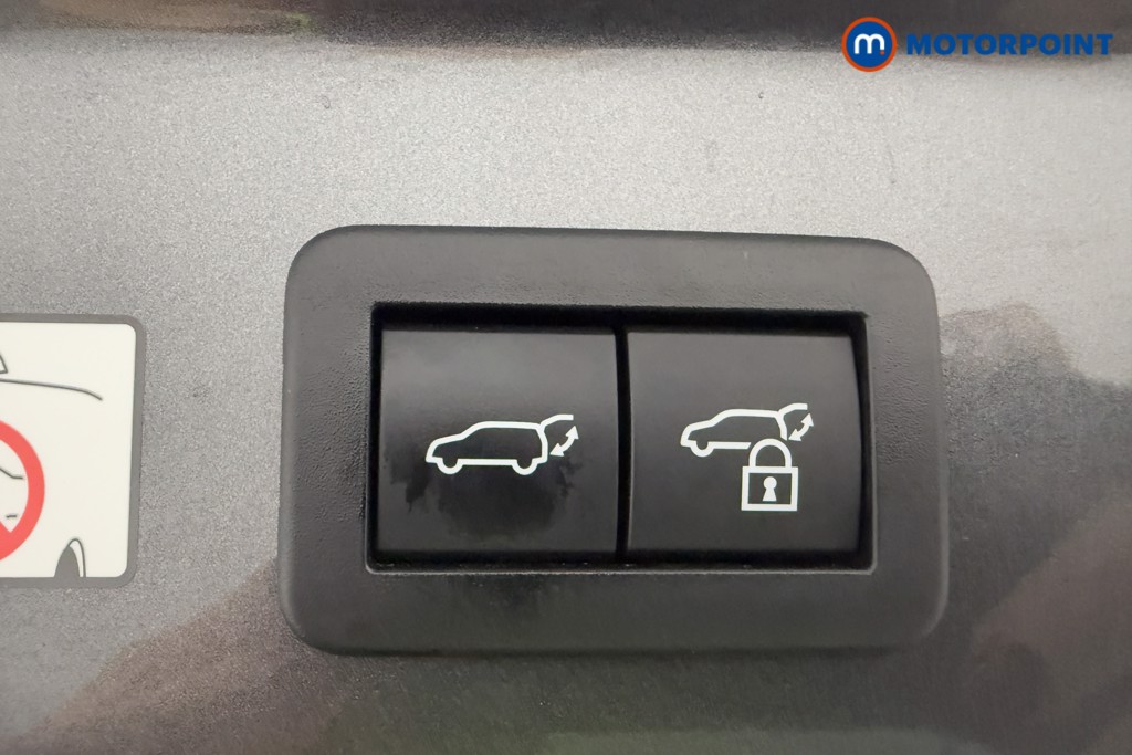 Used Toyota C-HR 2024 for sale - 76835931: Photo 35