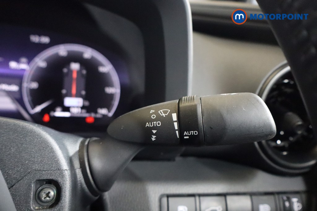 Used Toyota C-HR 2023 for sale - 76697154: Photo 11