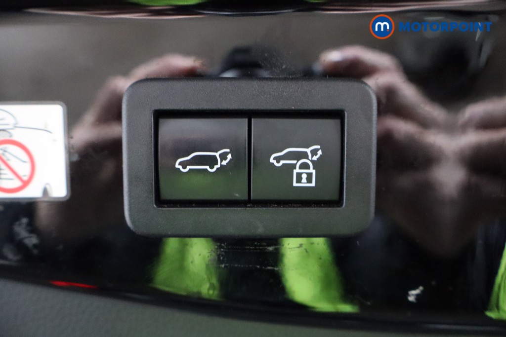 Used Toyota C-HR 2025 for sale - 76792627: Photo 33