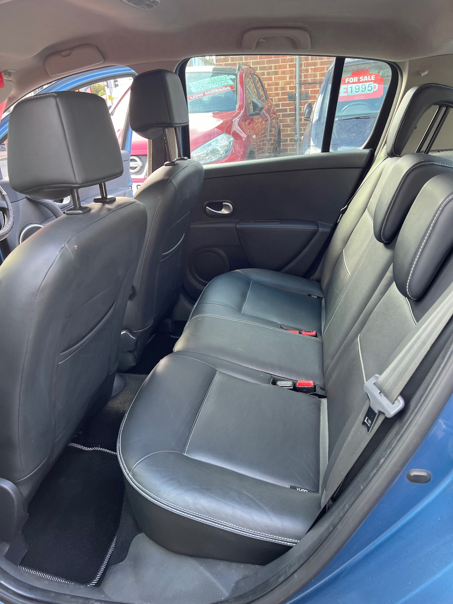 Used Renault Clio 2010 for sale - 76040234: Photo 10