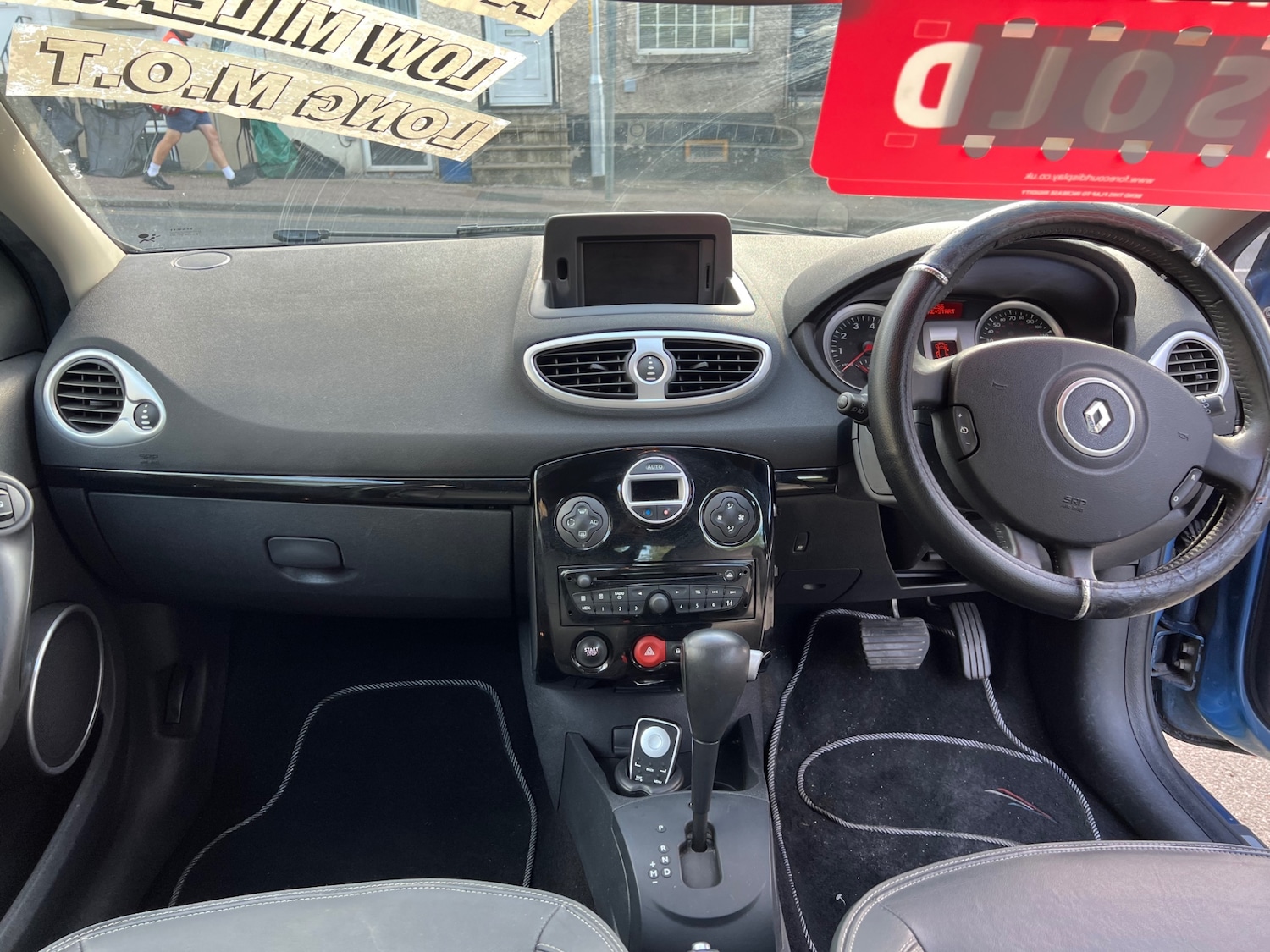 Used Renault Clio 2010 for sale - 76040234: Photo 11