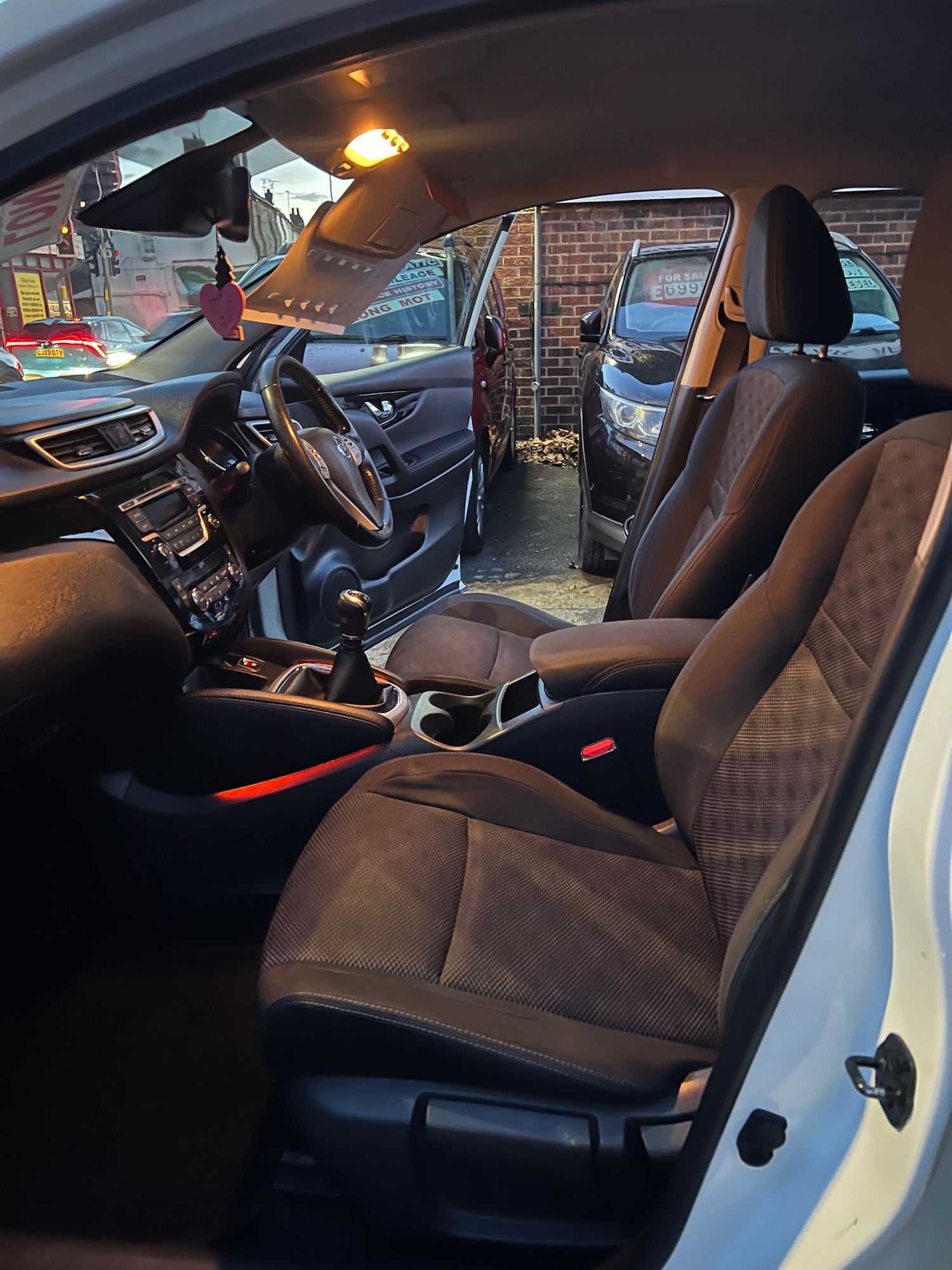 Used Nissan Qashqai 2015 for sale - 77160809: Photo 9