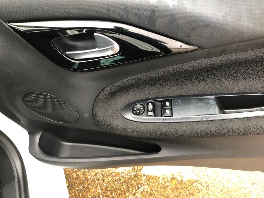 Used Citroen DS3 2015 for sale - 77464205: Photo 21