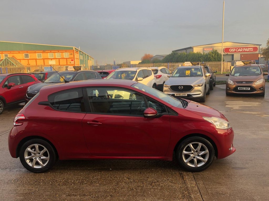 Used Peugeot 208 2014 for sale - 76496624: Photo 12