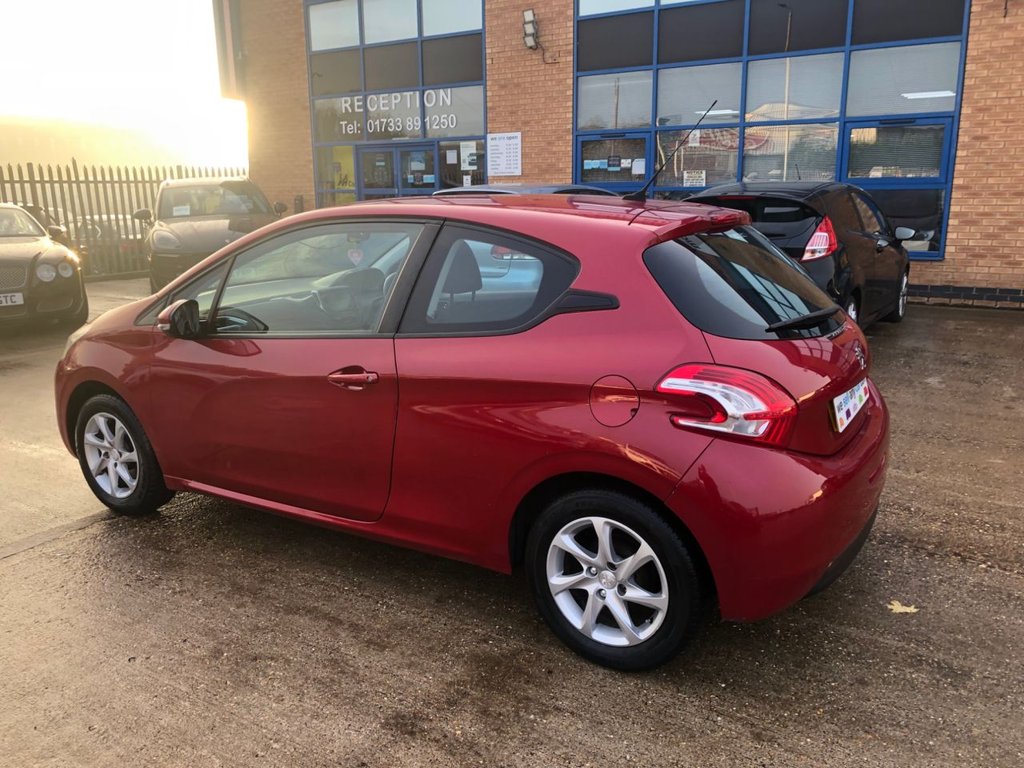 Used Peugeot 208 2014 for sale - 76496624: Photo 6