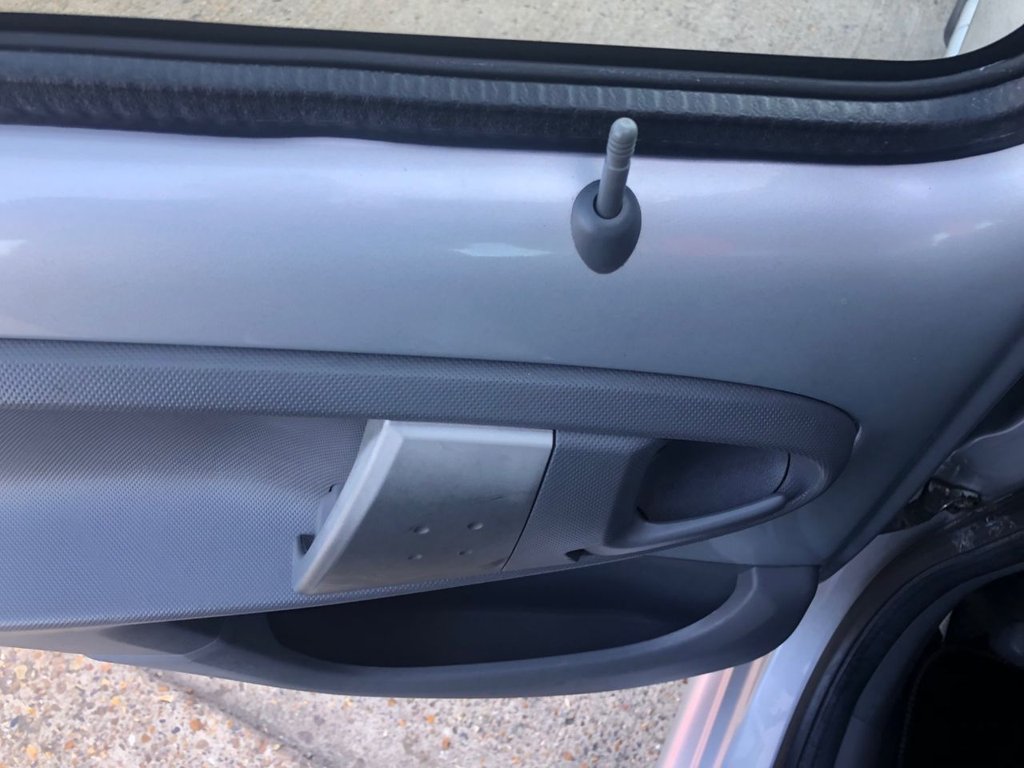 Used Toyota AYGO 2010 for sale - 77406703: Photo 21