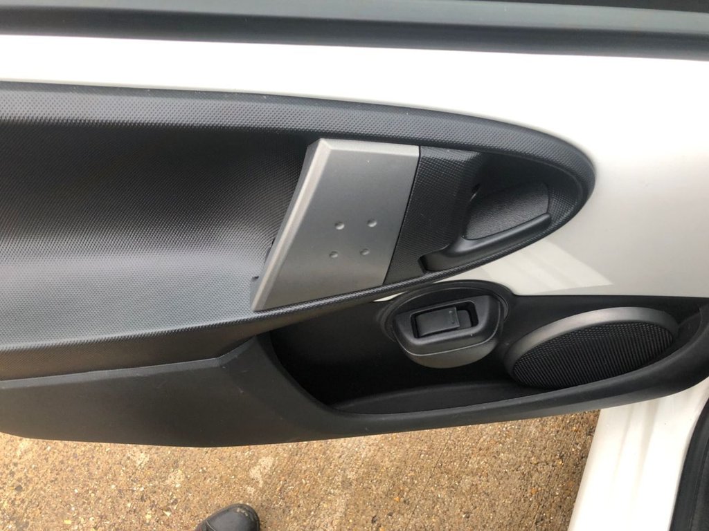 Used Toyota AYGO 2013 for sale - 76631808: Photo 23