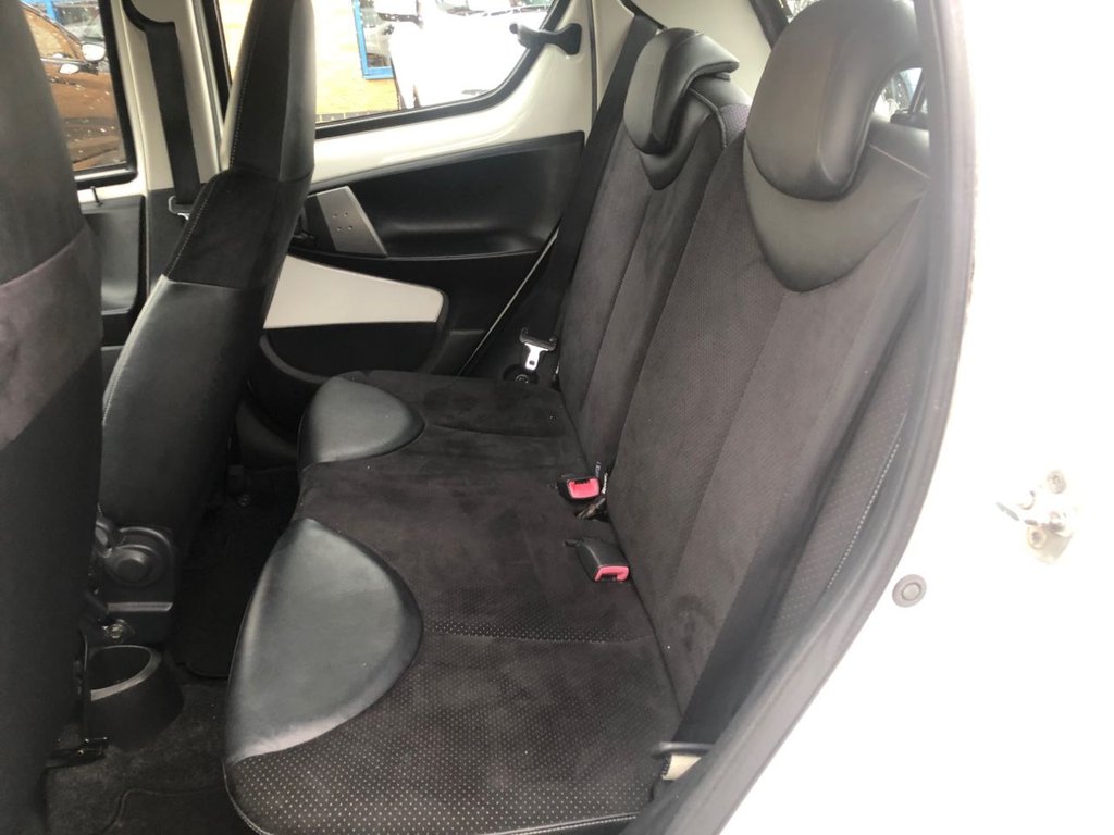 Used Toyota AYGO 2013 for sale - 76631808: Photo 24